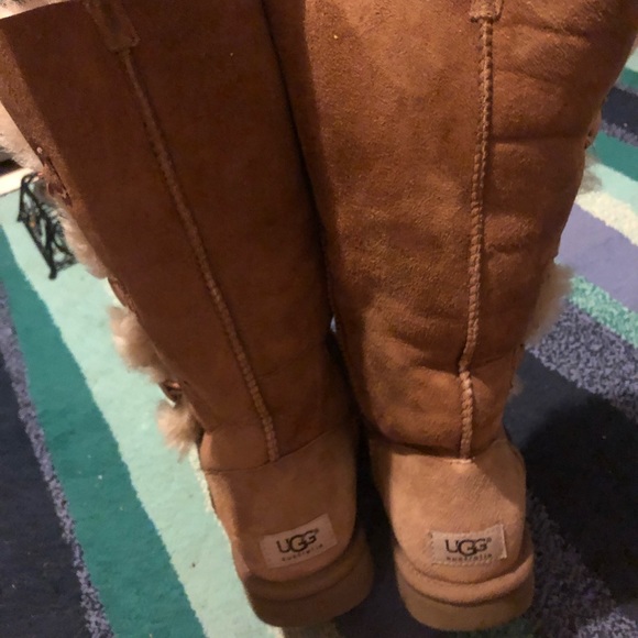 Size 8 bailey button uggs - Picture 2 of 4